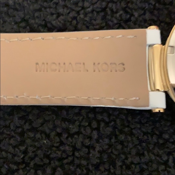 Michael Kors - Picture 3 of 5